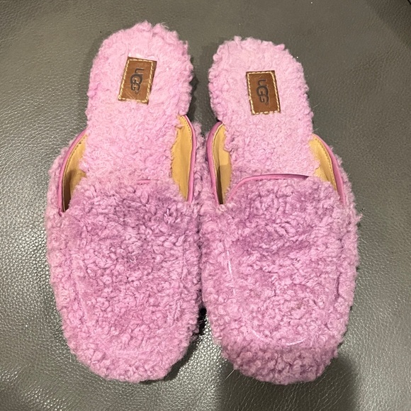 UGG Shoes - UGG Women's Pink Fuzzy Slide Slippers size 6